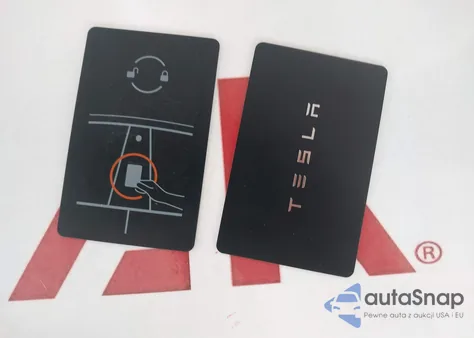 2024 Tesla Model Y Long Range Dual Motor All-Wheel Drive z USA, uszkodzony, nr VIN 7SAYGDEE1RA269195